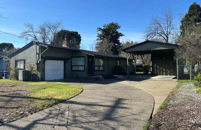 New listing! Beautifully maintained home in convenient location photos photos