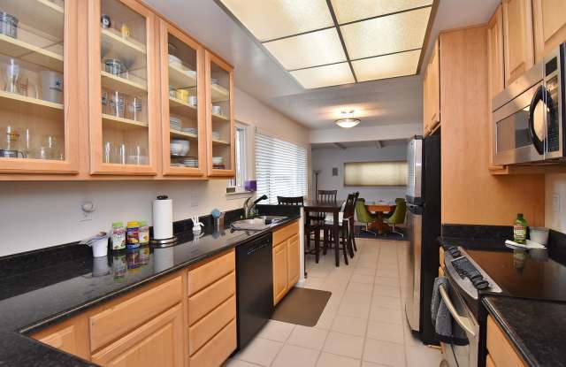 COMING SOON! | $3,990 /  BEAUTIFUL BROOKVALE HOME IN CENTRAL FREMONT photos photos