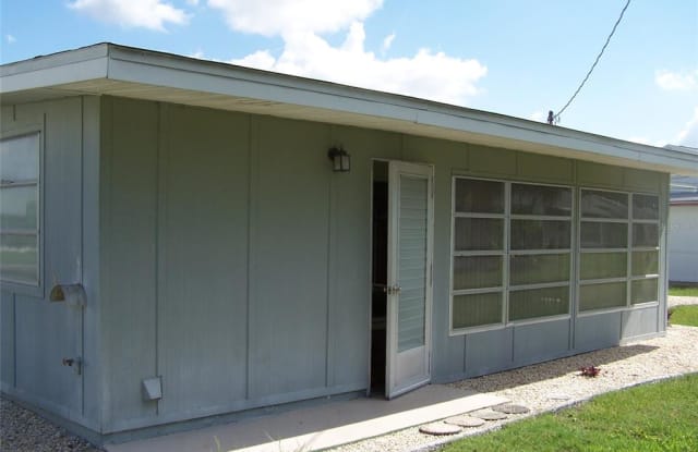 714 THUNDERBIRD AVENUE - 714 Thunderbird Avenue, Sun City Center, FL 33573