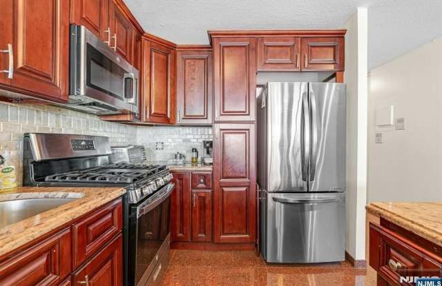 7000 Boulevard East 44F - 7000 JFK Boulevard East, Guttenberg, NJ 07093