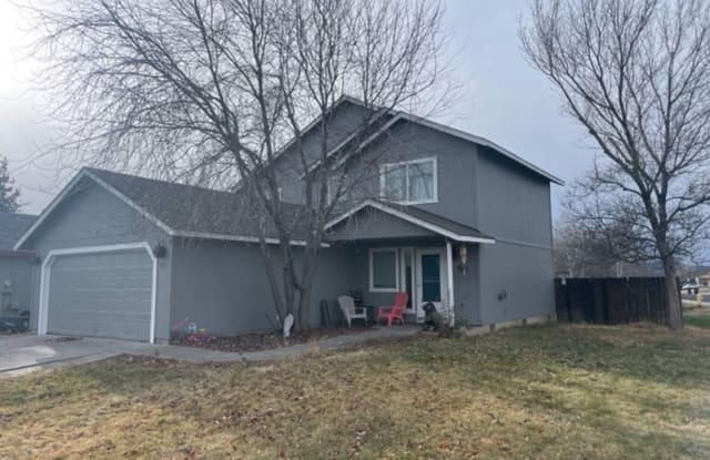 1147 SW 31st Street - 1147 Southwest 31st Street, Redmond, OR 97756