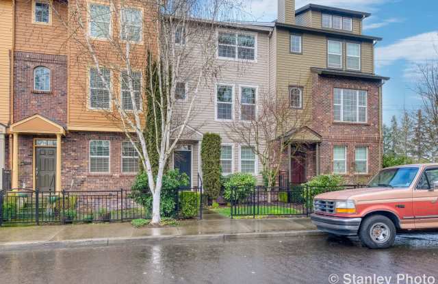 Sophisticated 2 Bedroom, 4 Bathroom Townhome in Orenco Gardens. photos photos