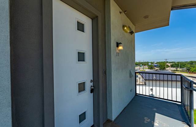 Stylish 2 bedroom, 2 bathroom Condo in East Austin. Must See Oportunity! Gallery 4