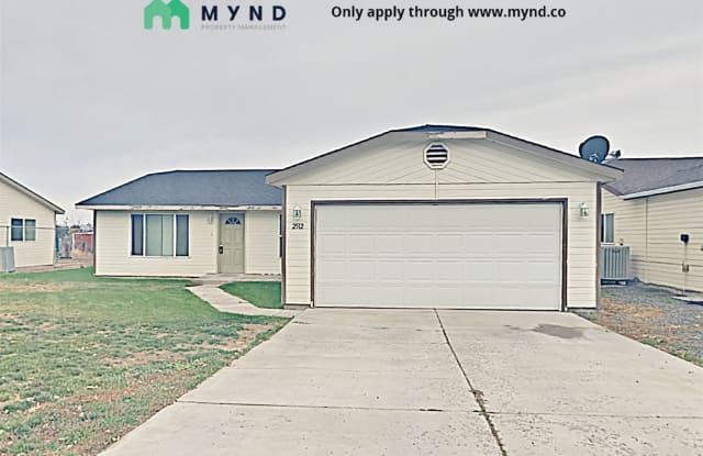 2512 S 78th Ave - 2512 South 78th Avenue, Ahtanum, WA 98903