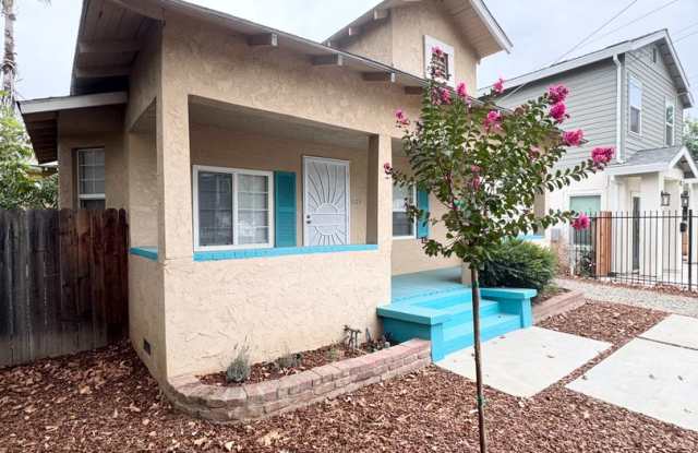 BEAUTIFULLY REMODELED HOME NEAR UCDMC – MODERN KITCHEN + EV CHARGER photos photos BEAUTIFULLY REMODELED HOME NEAR UCDMC – MODERN KITCHEN + EV CHARGER photos photos