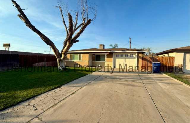 Charming 3 Bed/1 Bath Home w/ RBP  Security Deposit Alternative Option photos photos