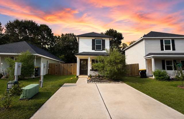 Affordable Conroe Rental Home with Practical Living Space Gallery 1