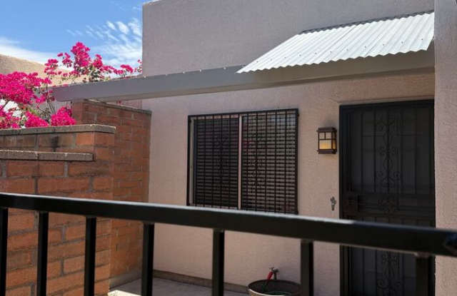 2825 North Adelaide Place Gallery 2