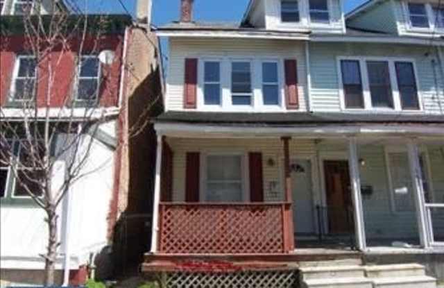 150 S LOGAN Avenue photos photos