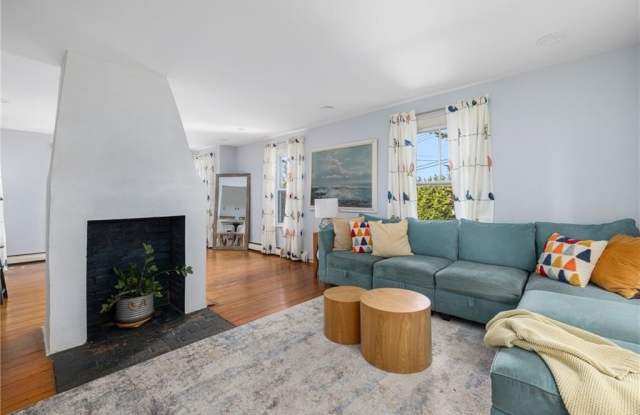 37 Concord Drive - 37 Concord Drive, Newport East, RI 02842