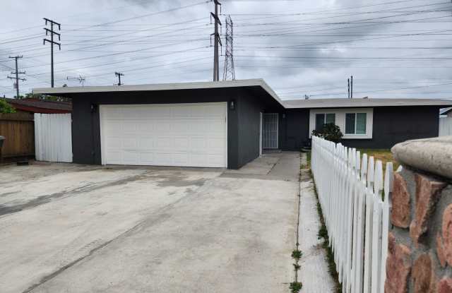 Charming 3-Bedroom Home Just 10 Minutes from Disneyland! photos photos