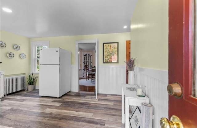 72 Kane Avenue Gallery 2