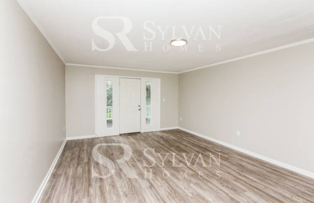302 Colonial Circle Gallery 4