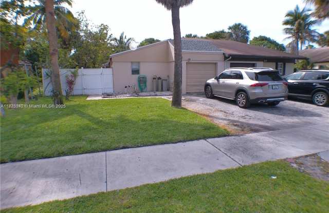 618 NW 46th Ave photos photos