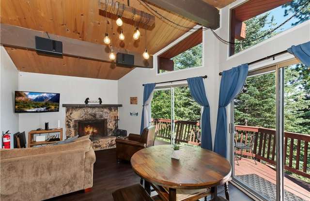 Treehouse-like atmosphere with peek-a-boo views of Lake Arrowhead photos photos