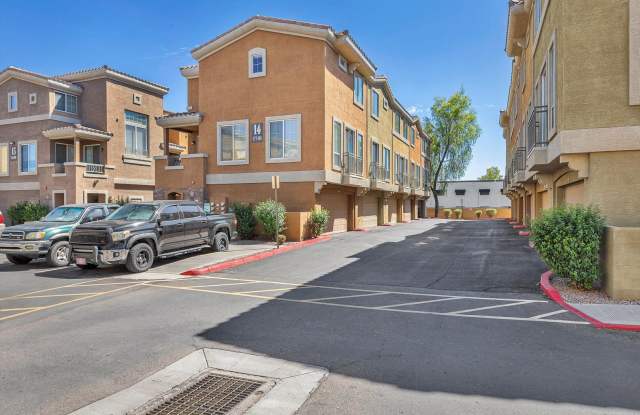 Updated 2 Bedroom 2.5 Bathroom Gated Community Home W/ TWO CAR GARAGE Gallery 4