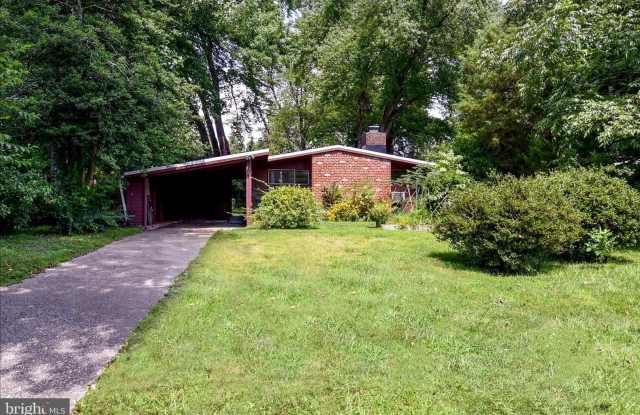 Enjoy the ease of one-level living in this charming rustic contemporary home, tucked away among mature trees in the highly desirable Holmes Run Acres community. photos photos