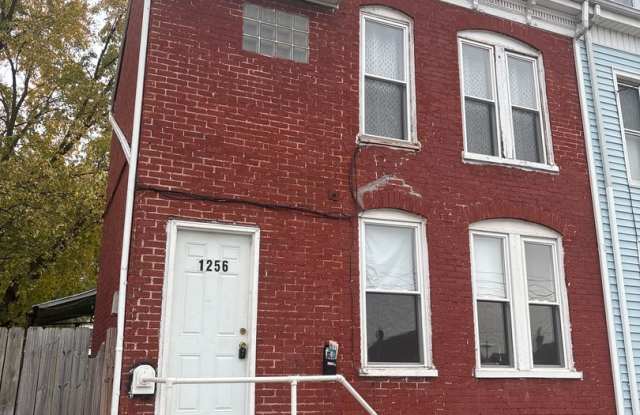 1st Floor 2 Bedroom Apartment in East End York City SD - 1256 East Philadelphia Street, York, PA 17403