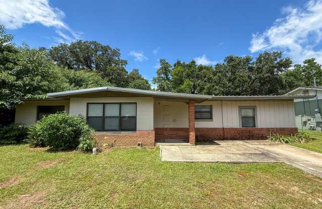 3 bedroom 1.5 bath home with bonus room available for rent! photos photos