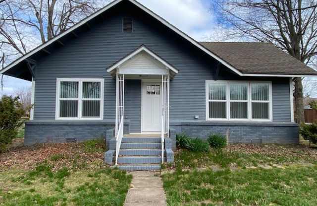 Adorable 3 Bedroom Home in Downtown Bentonville! photos photos