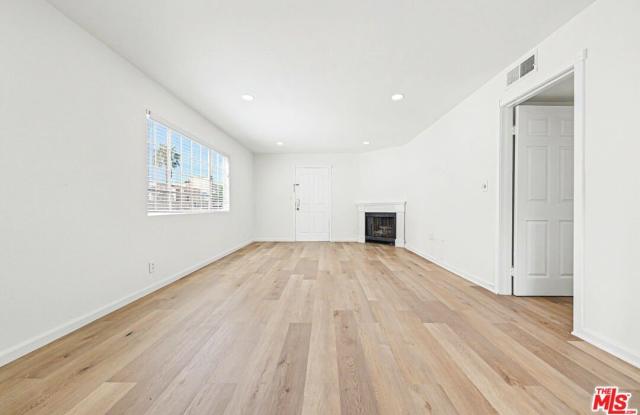 1820 S Barrington Ave Gallery 4
