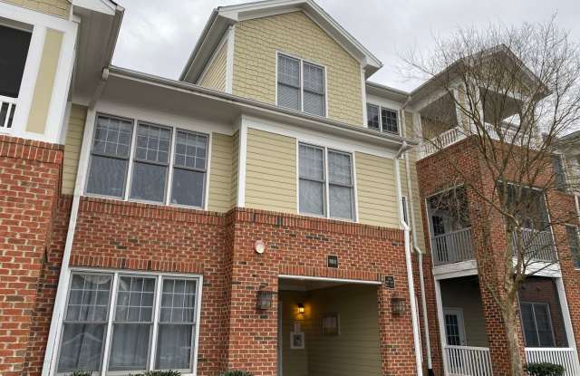 Charming 1-Bedroom Home in Secure Cary Location with Modern Finishes! Gallery 3