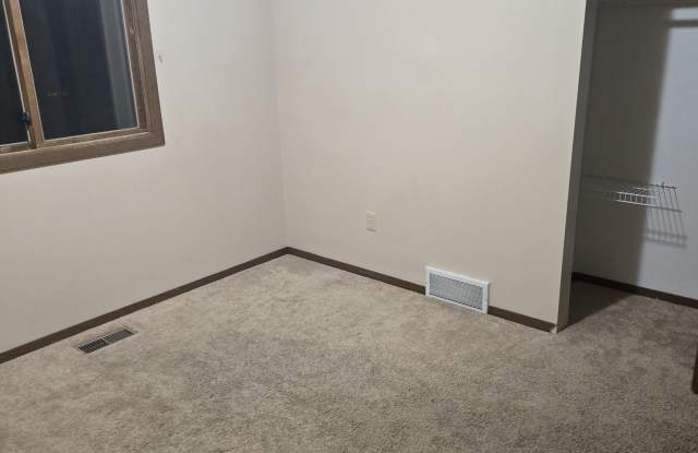 1431 Sioux Boulevard - 3 photos photos