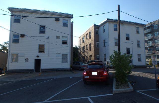 400 S Ninth St Gallery 4