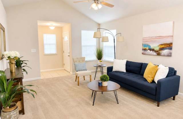 Beautiful 3 Bedroom Home with Vaulted Ceilings, Washer & Dryer Included photos photos