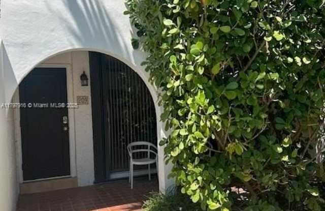 425 GRAPETREE DR photos photos
