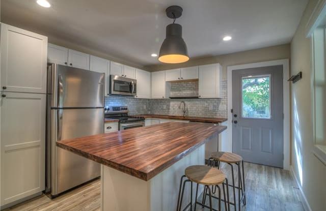 1308 Columbia ST - 1308 Columbia Street, San Marcos, TX 78666