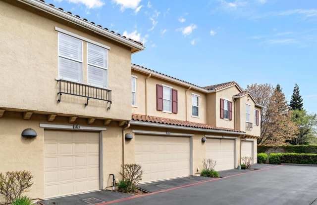 Beautiful 2 bed 2 bath located in Elk Grove! Gallery 1
