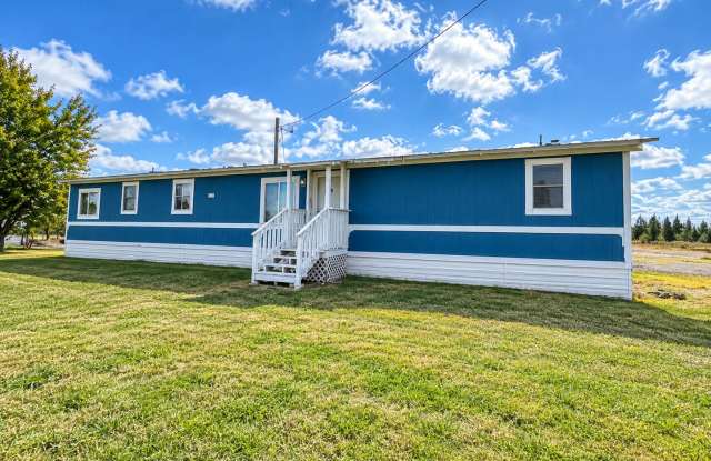 Peaceful Country Living Just Minutes from Cheney Gallery 1