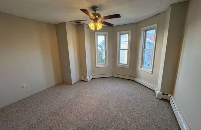 Wonderful split 3 bedroom Northampton Gallery 3