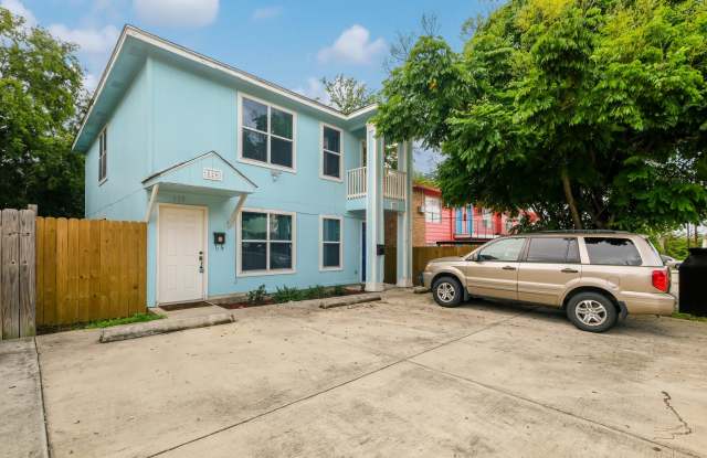 Prime Alamo Heights Second Story Duplex Gallery 3