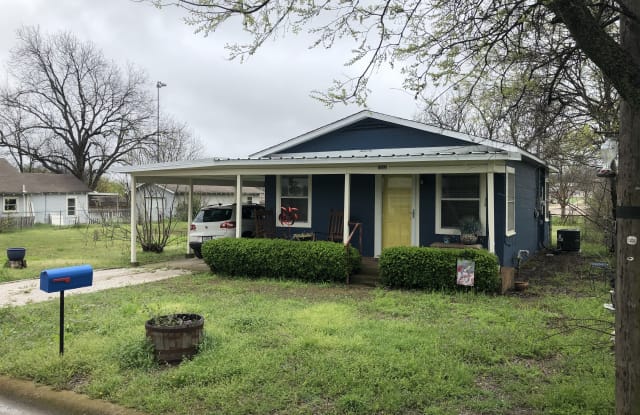 302 E Ash St - 302 E Ash St, Decatur, TX 76234