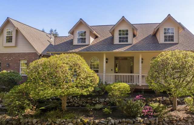 3 Bed, 2 Bath PLUS Bonus Room SHORT TERM RENTAL 1-6 Month Lease photos photos