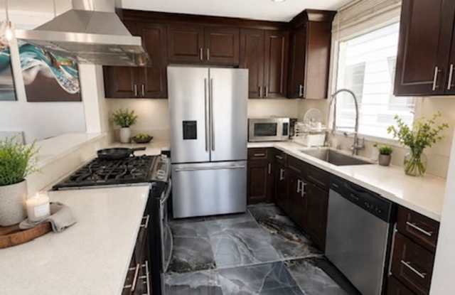 Furnished Oceanfront Rental – 1100 E. Ocean Blvd., Unit 13, Long Beach photos photos