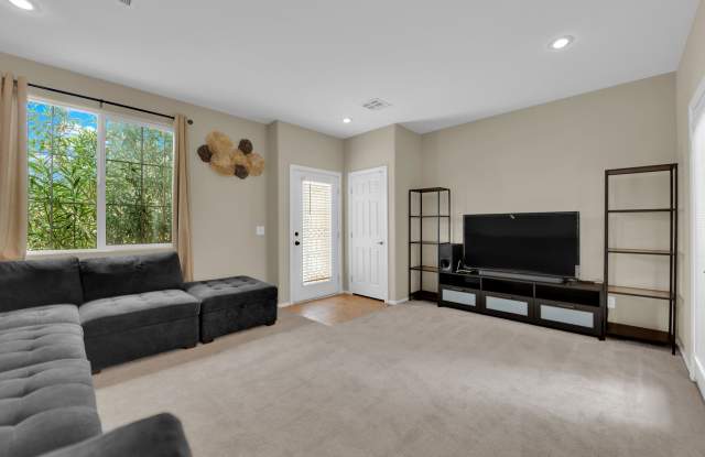 7326 Padleymor Street Gallery 3