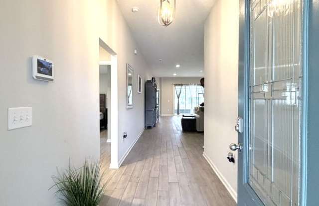 4 bedrooms, 3 bathrooms, and a 3-car garage, Fenced - water view Gallery 4