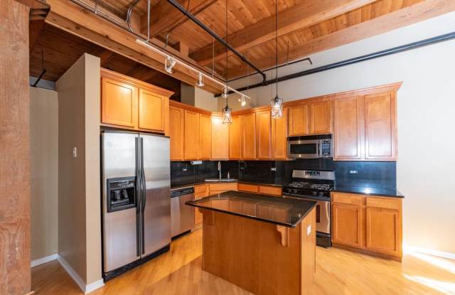 1740 N Maplewood photos photos