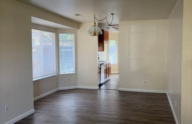 Great Location! Gallery 4
