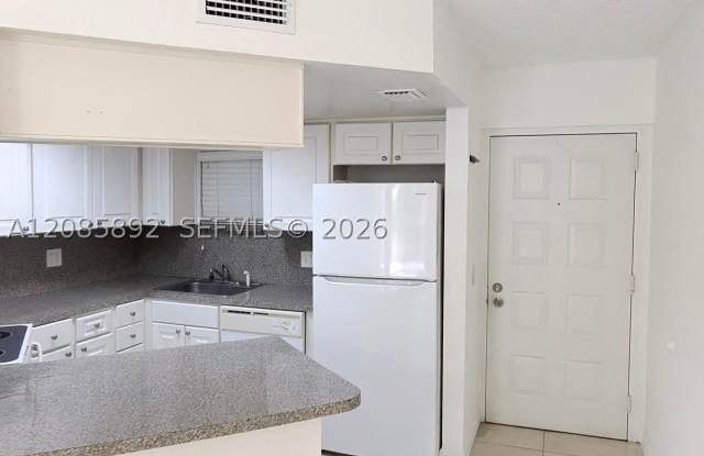 8245 Lake Dr Gallery 2