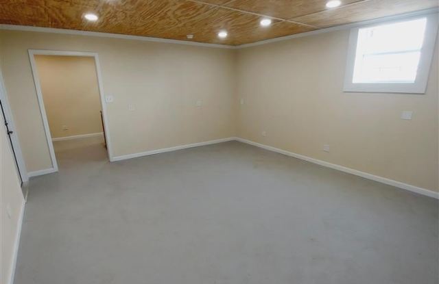 201 Smith Road Gallery 4