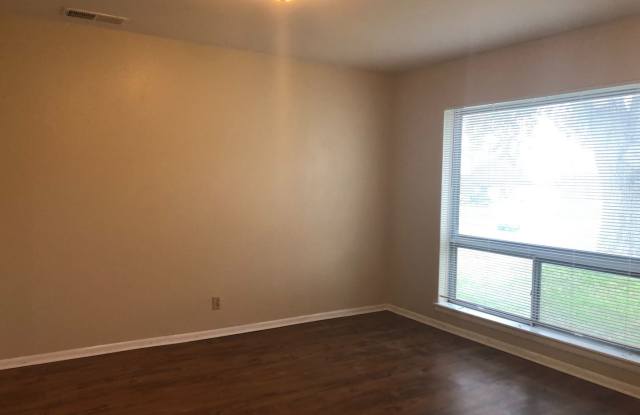 7913 LEAFY HOLLOW Gallery 3