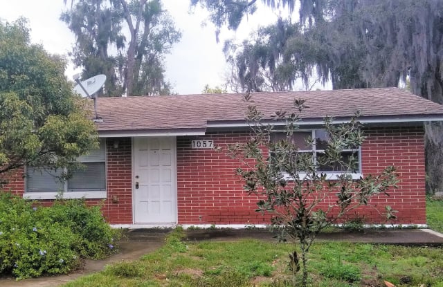 1057 Cherry Ln - 1057 Cherry Lane, Medulla, FL 33811