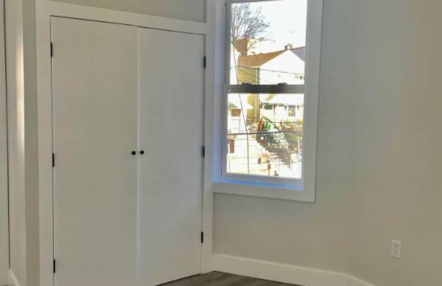 256 Hutton St 2K Gallery 4