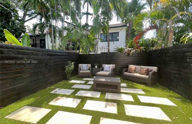 3220 West Trade Avenue photos photos