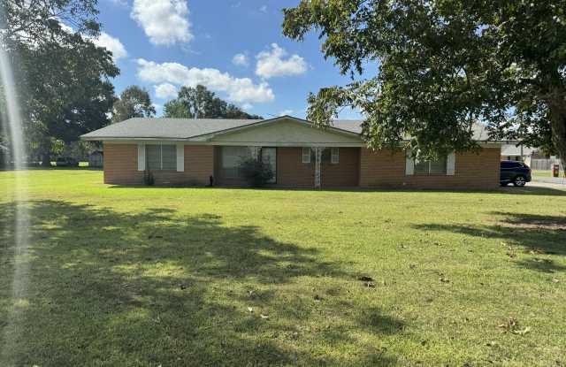 4004 Veterans Memorial Drive Gallery 1