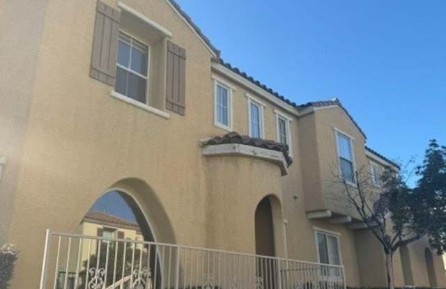 Beautiful Home in Paseos Village in Summerlin West Gallery 3